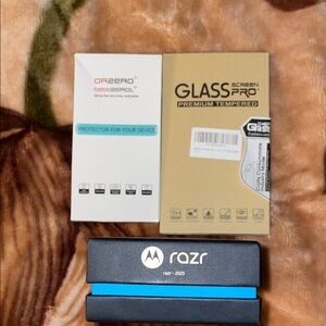 2 Motorola Razr tempered protective screen covers.